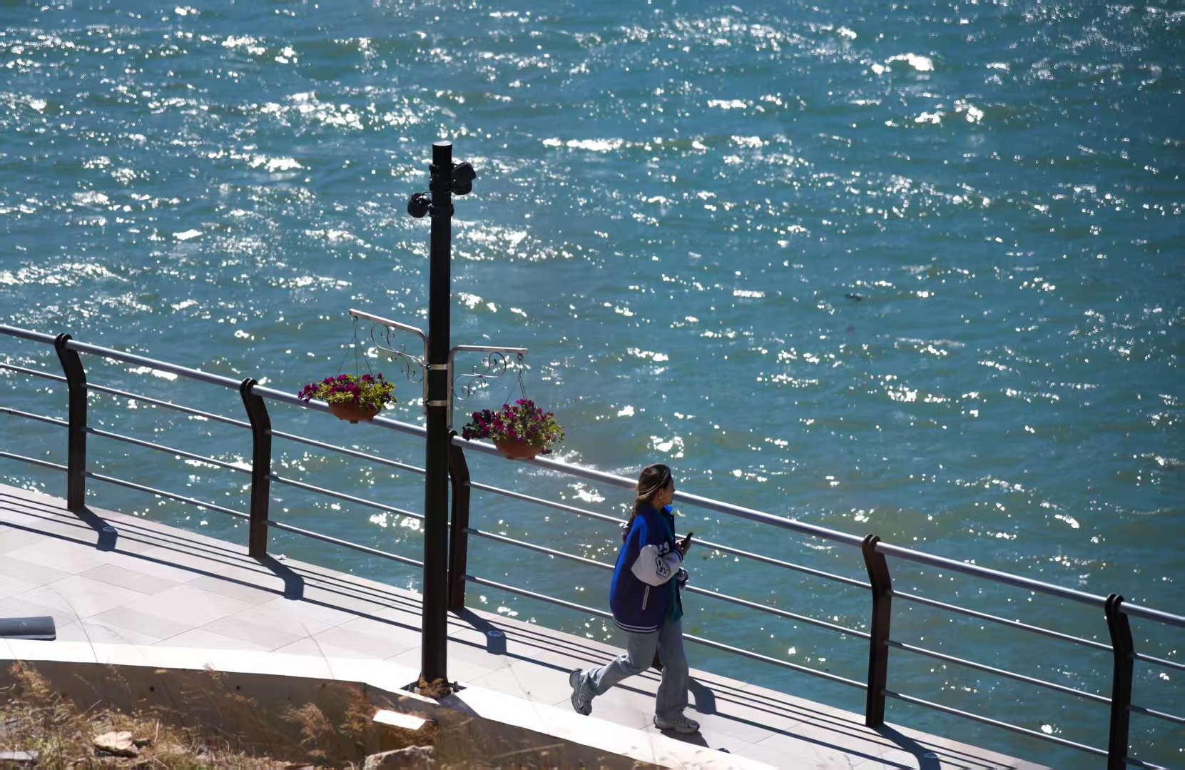 The cover picture of the next content